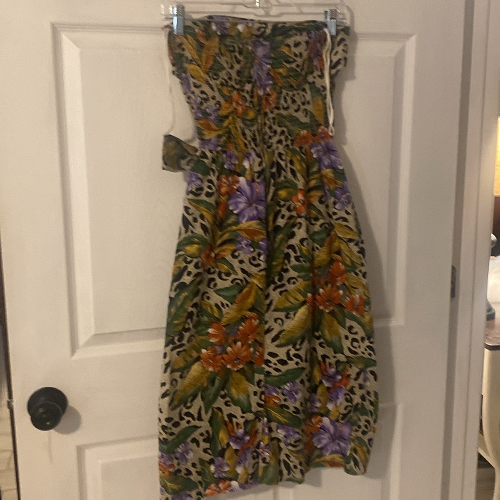 Tommy Bahama sleeveless dress w/side tie & slits in front and back.So flattering - Picture 4 of 10